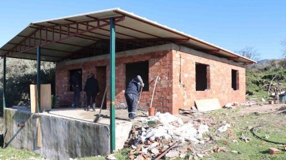 Başkan Arıcı talimat verdi, yangında zarar gören evin tadilatı başladı