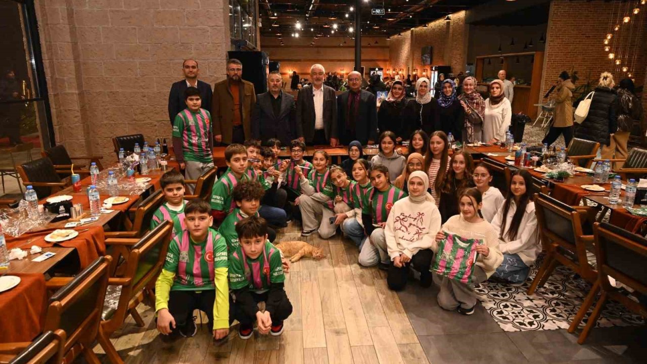 Başkan Başdeğirmen, şampiyon takımla buluştu