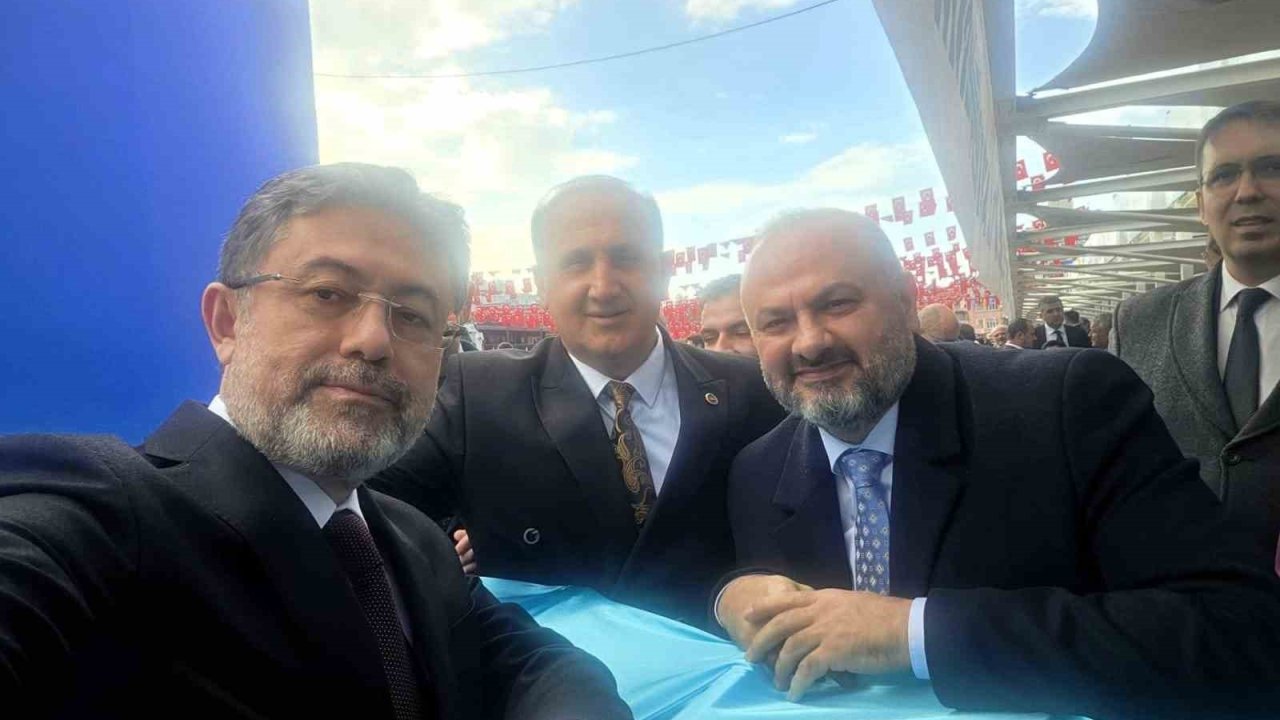 Başkan Kaya, Bakan Yumaklı ile deve güreşlerini görüştü