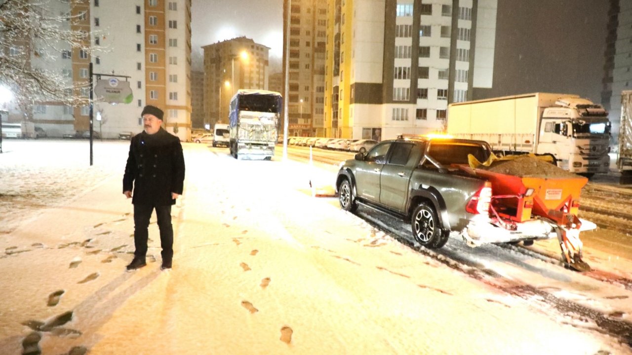 Başkan Palancıoğlu, karla mücadele için sahaya çıktı