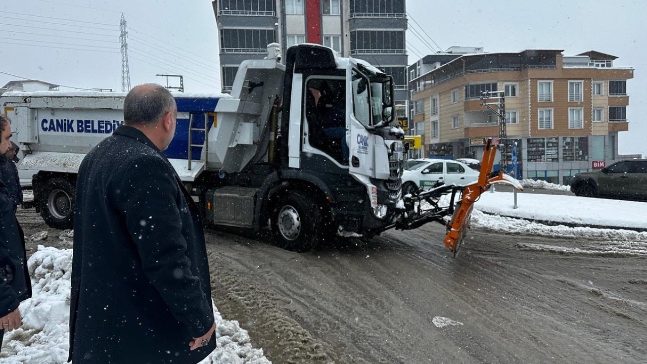 Başkan Sandıkçı’dan karla mücadele çalışmalarına yakın takip