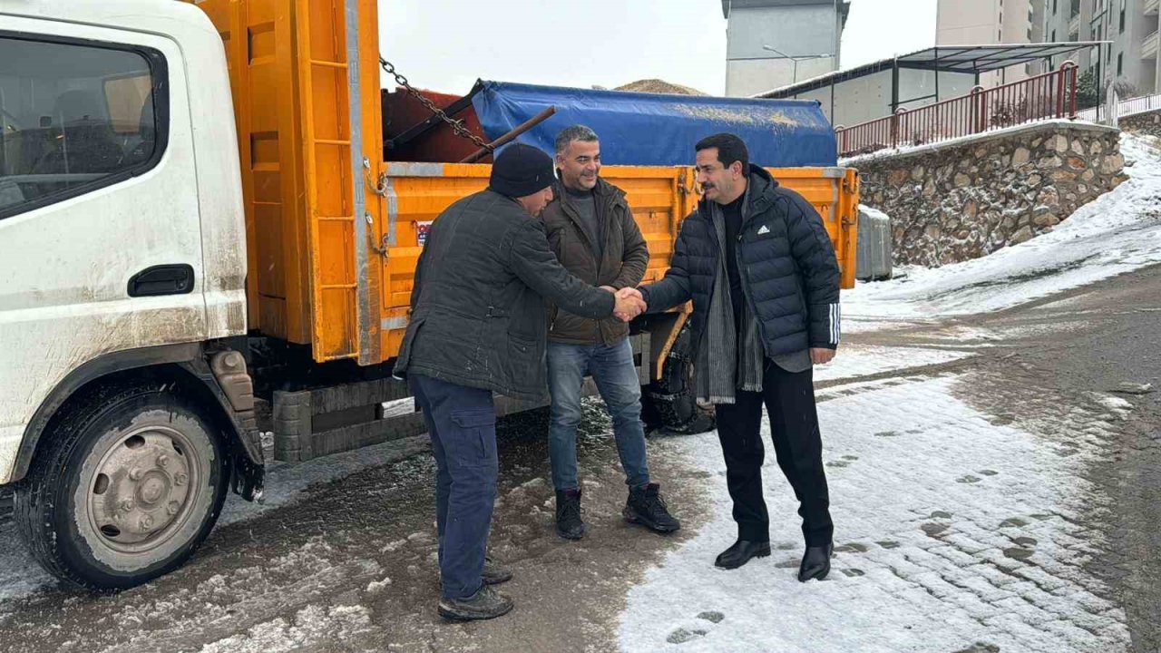 Başkan Taşkın, karla mücadele çalışmalarını sahada inceledi
