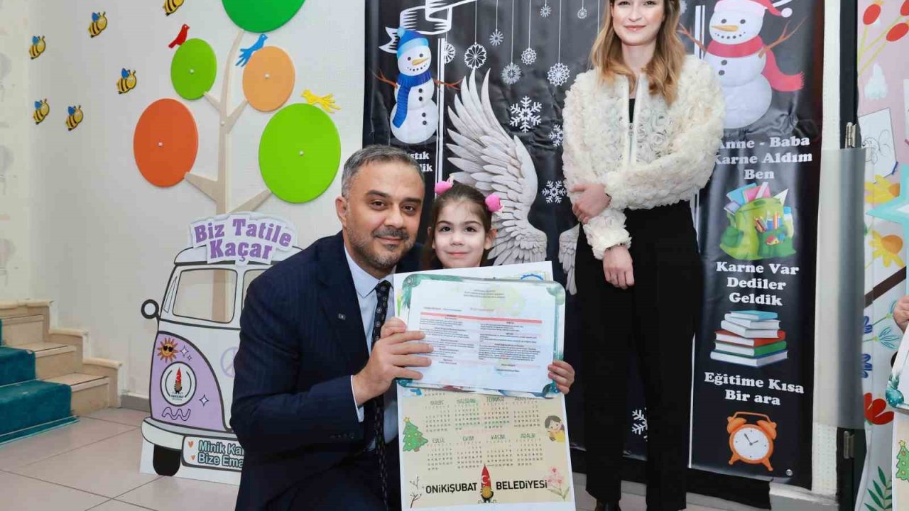 Başkan Toptaş’a karne programında doğum günü sürprizi