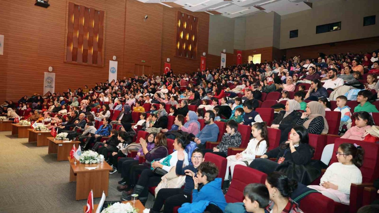 Başkan Yalçın’ın çocuklara hediyesi devam ediyor