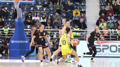 Basketbol Süper Ligi: Fenerbahçe Opet: 84 - ÇİMSA ÇBK Mersin: 66