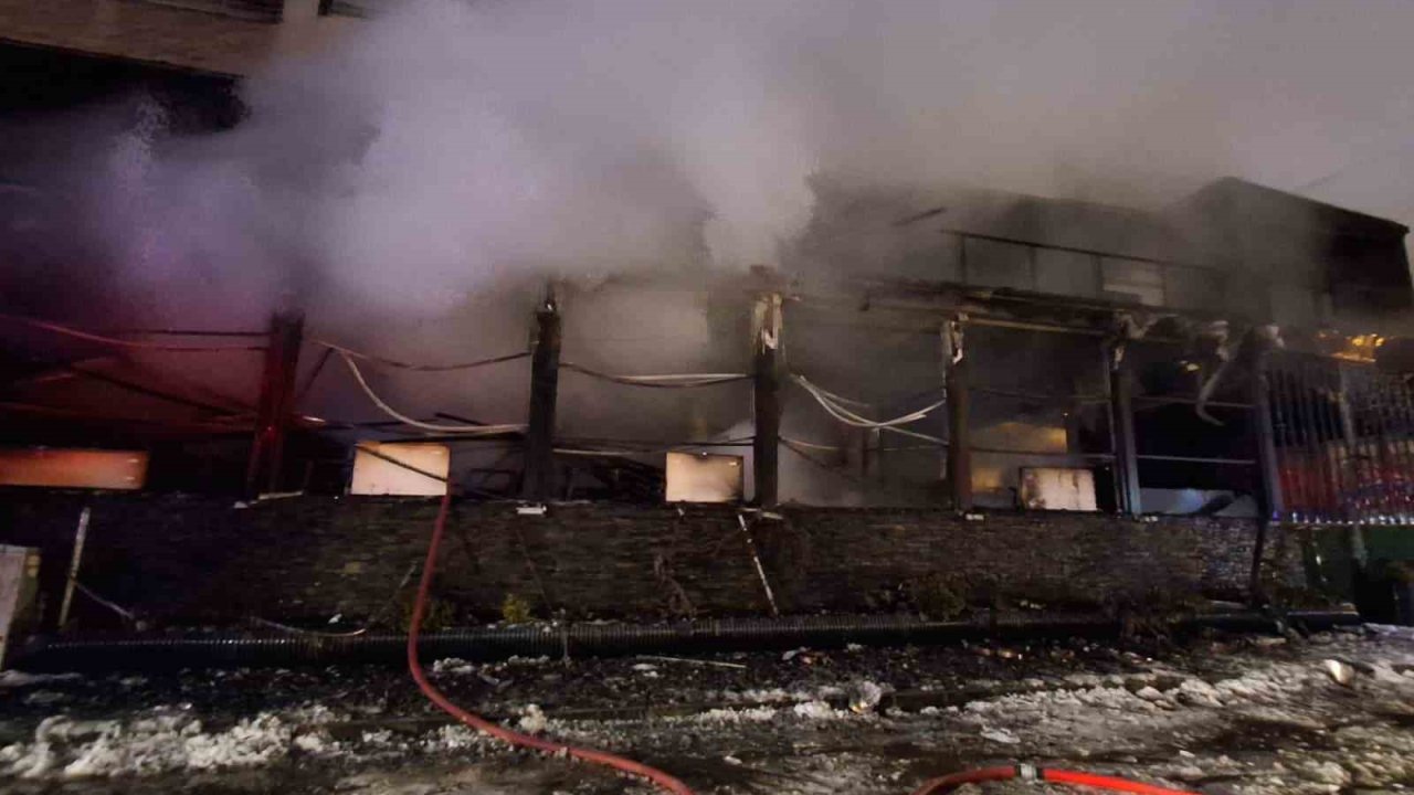 Batman’da kafe yangını: İş yeri kullanılamaz hale geldi