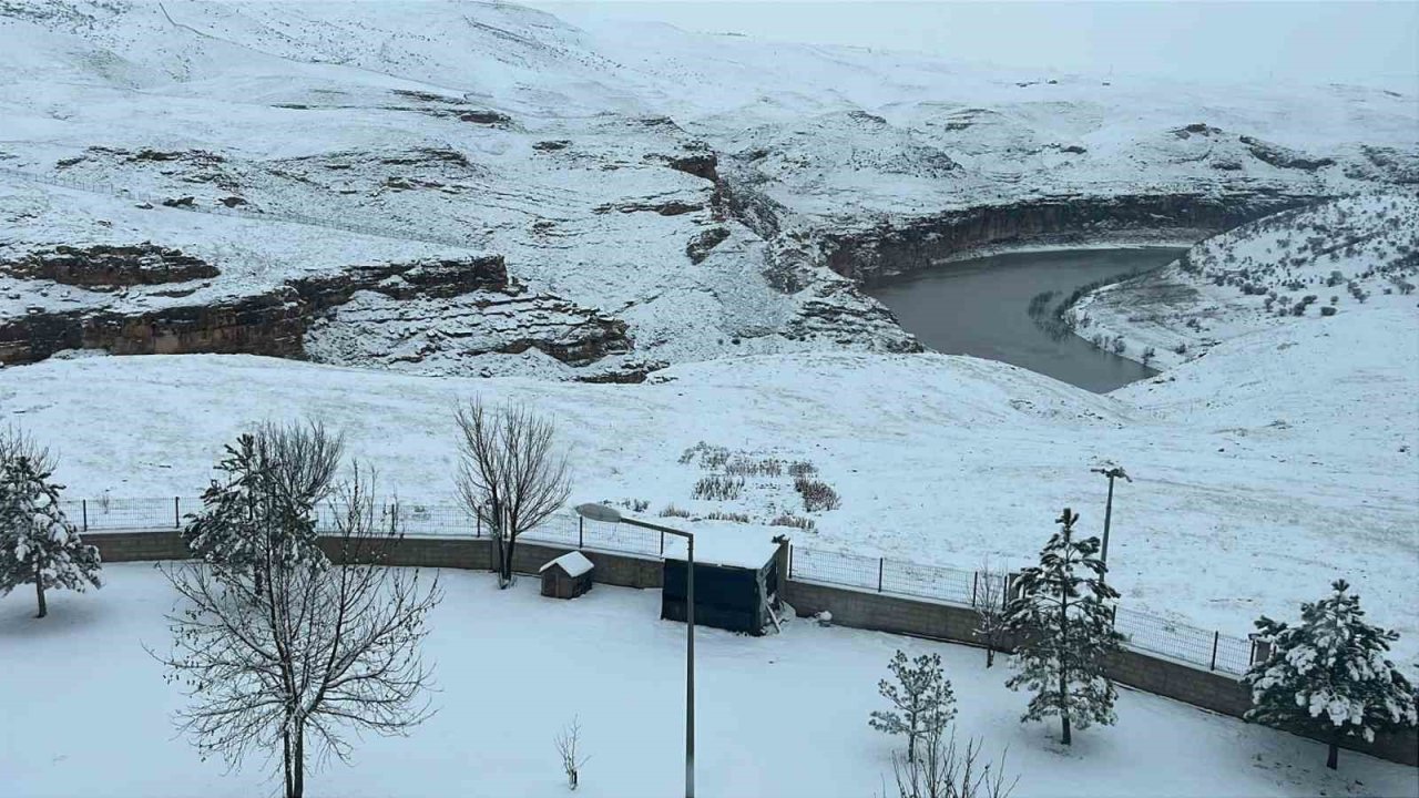 Batman’da kardan adamlar kentin simgesi oldu