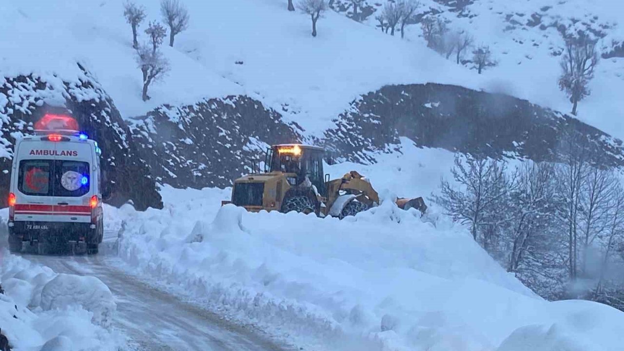 Batman’da köyde mahsur kalan hasta 7 saatlik çalışma ile kurtarıldı
