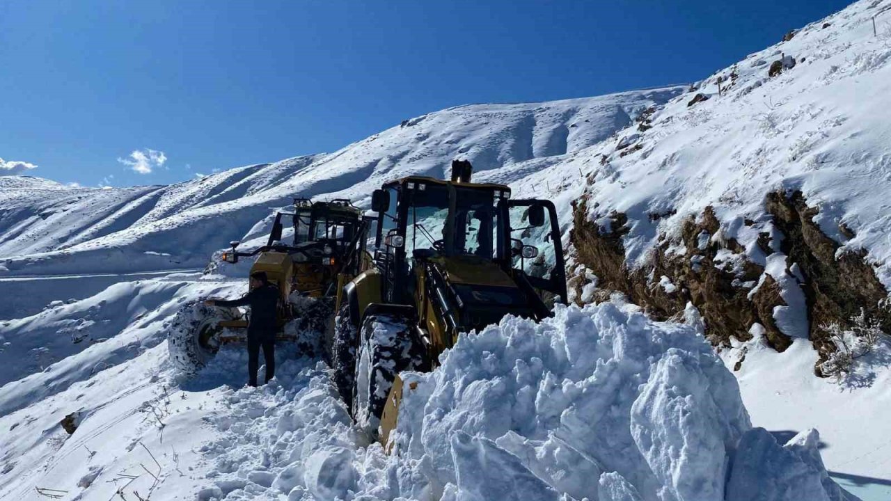 Batman’da ulaşıma kapanan 500’ün üzerindeki yerleşim yeri yolu için çalışmalar sürüyor