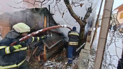 Bayburt’ta garaj ve depo olarak kullanılan alanda çıkan yangın söndürüldü