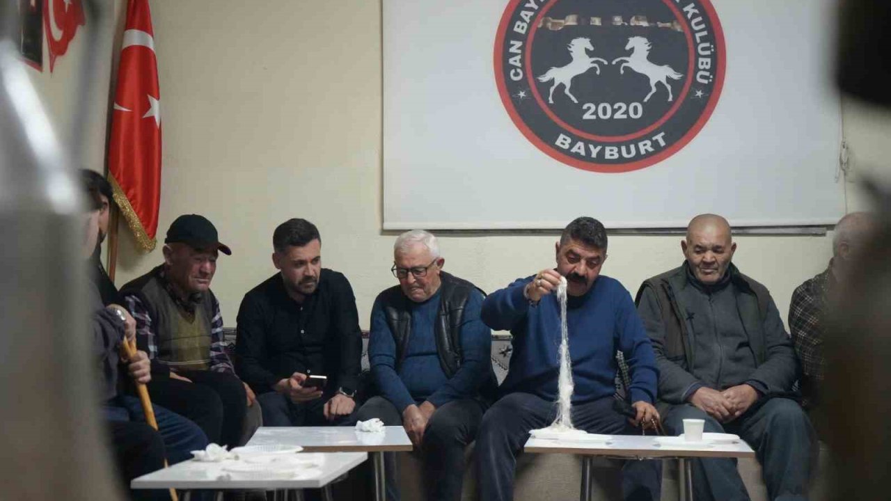 Bayburt’un yöresel lezzeti tel helvası gençleri ve yaşlıları aynı sofrada buluşturdu