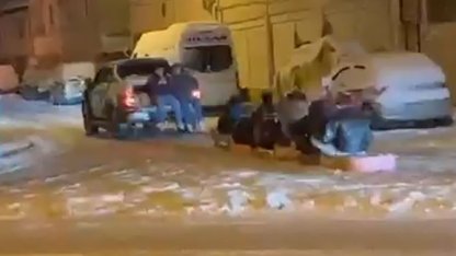 Belediye personelinden kar eğlencesi