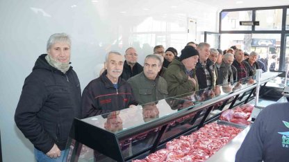 Belediyenin et satış noktası açıldı, ilk gün yüzde 50 indirimle ürünler kapışıldı