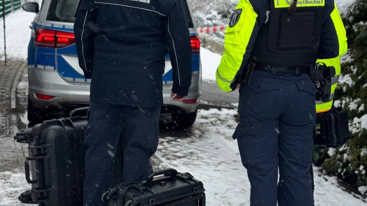 Berlin’deki elektrik hatlarındaki yangında 45 bin hane elektriksiz kaldı