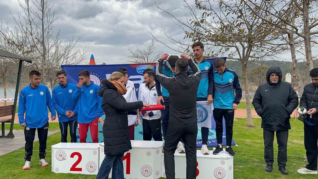 BEÜ’de kros takımı Türkiye üçüncüsü oldu