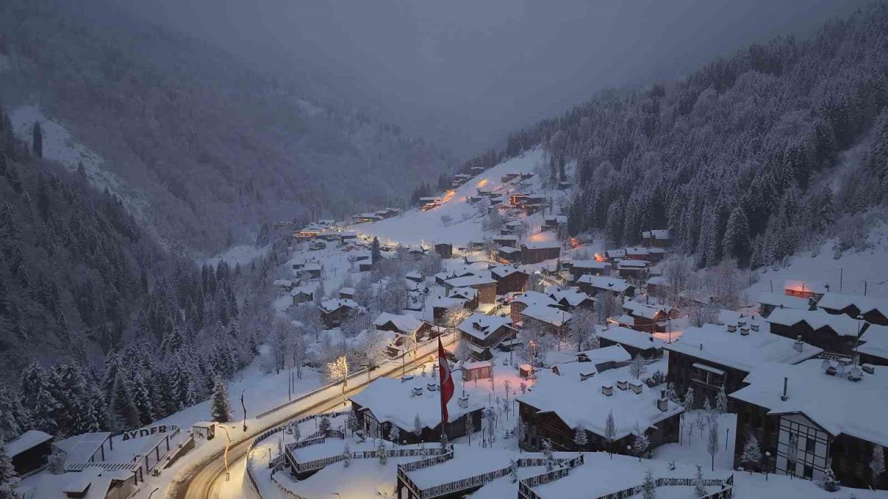 Beyaza bürünen turizm cenneti Ayder havadan görüntülendi