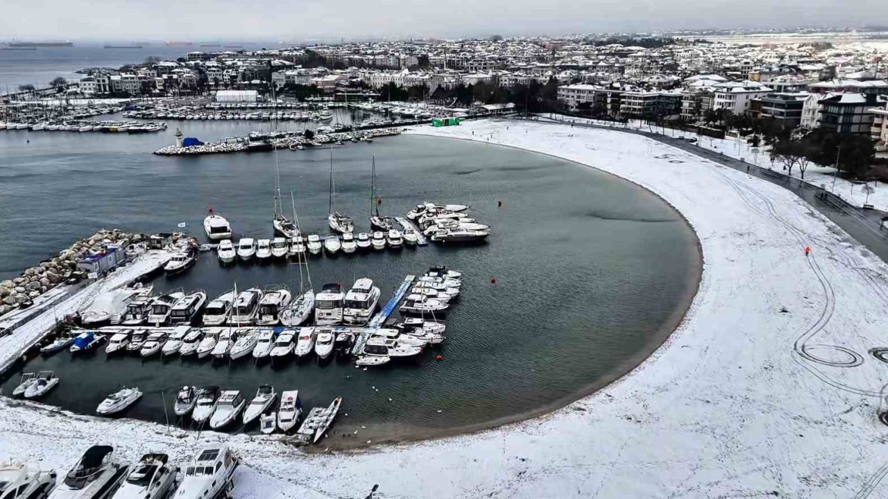 Beyaza bürünen Yeşilköy sahili havadan görüntülendi