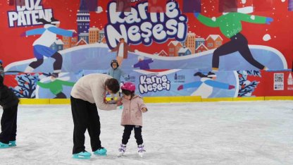 Beyoğlu’nda çocuklara karne hediyesi ücretsiz buz pisti