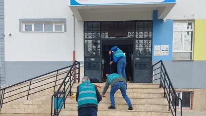 Beyşehir’de yükümlüler ara tatilde okulları temizledi