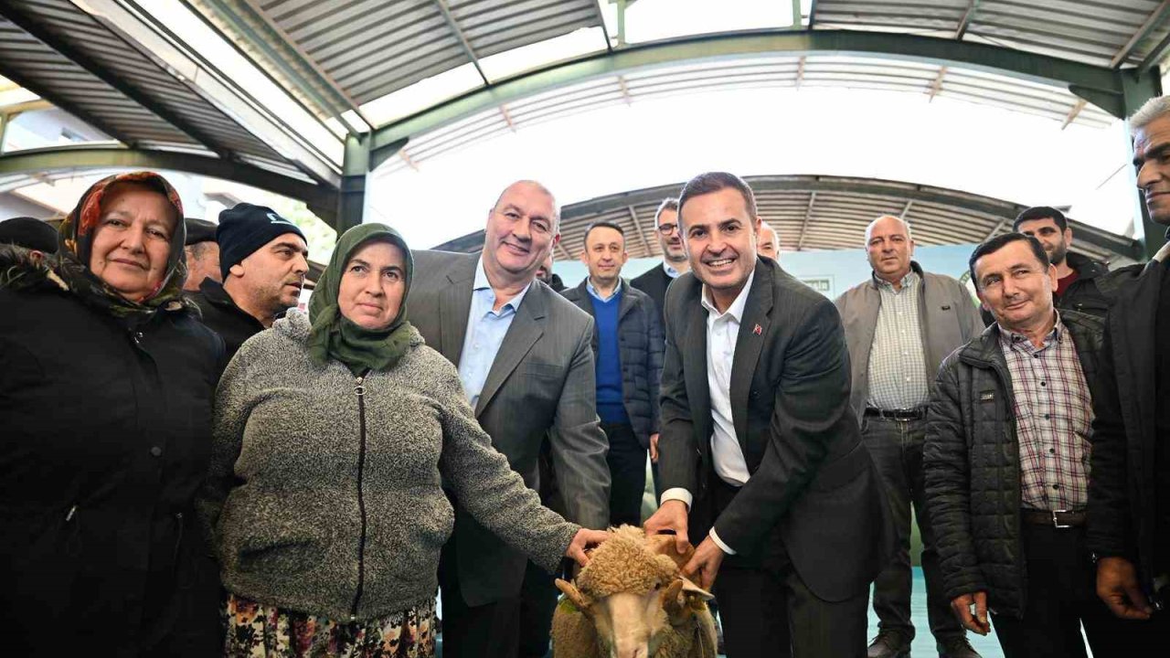 Bigadiçli üreticinin yüzünü Başkan Akın güldürdü