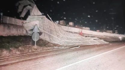 Bilecik’te fırtına fabrikanın çatısını uçurdu