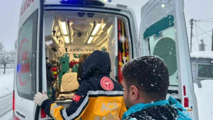 Bingöl’de diyaliz hastası UMKE tarafından hastaneye ulaştırıldı