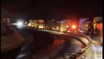 Bitlis’te kapanan yollarda uzun araç kuyrukları oluştu