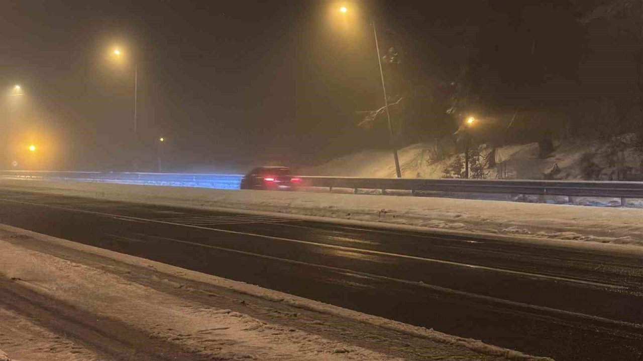 Bolu Dağı geçişinde kar yağışı başladı