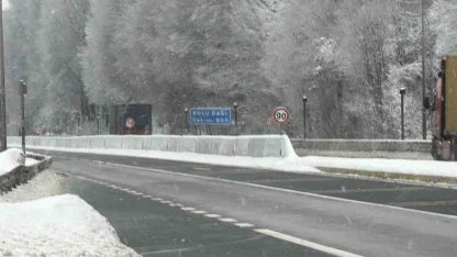 Bolu Dağı’nda yollar açık, kar yağışı ise tipi şeklinde