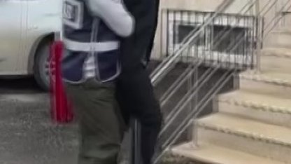 Boşanma aşamasındaki eşinin evine zarar veren şahıs tutuklandı