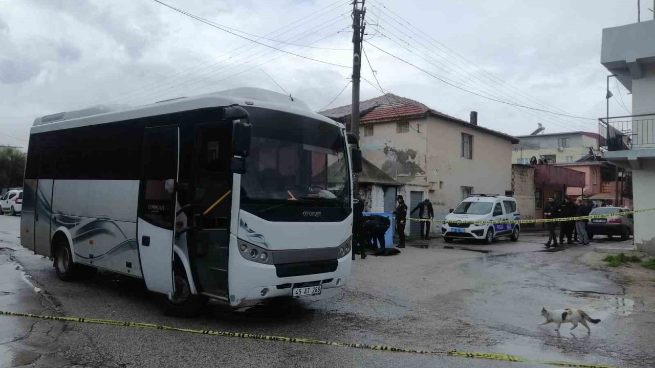 Boşanma aşamasındaki karısını sokak ortasında öldürdü