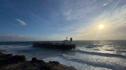 Bozcaada’da karaya oturan tanker 12 gün sonra kurtarıldı