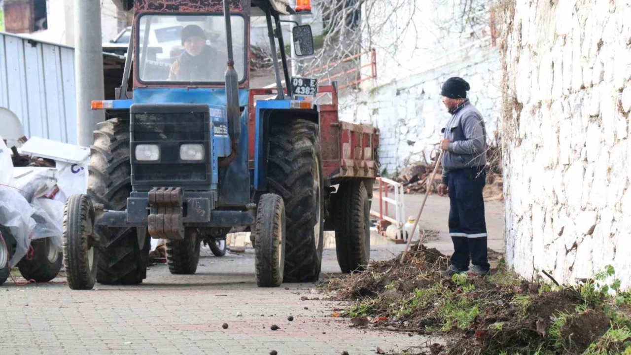 Bozdoğan Belediyesi’nden Madran Mahallesi’nde kapsamlı temizlik çalışması