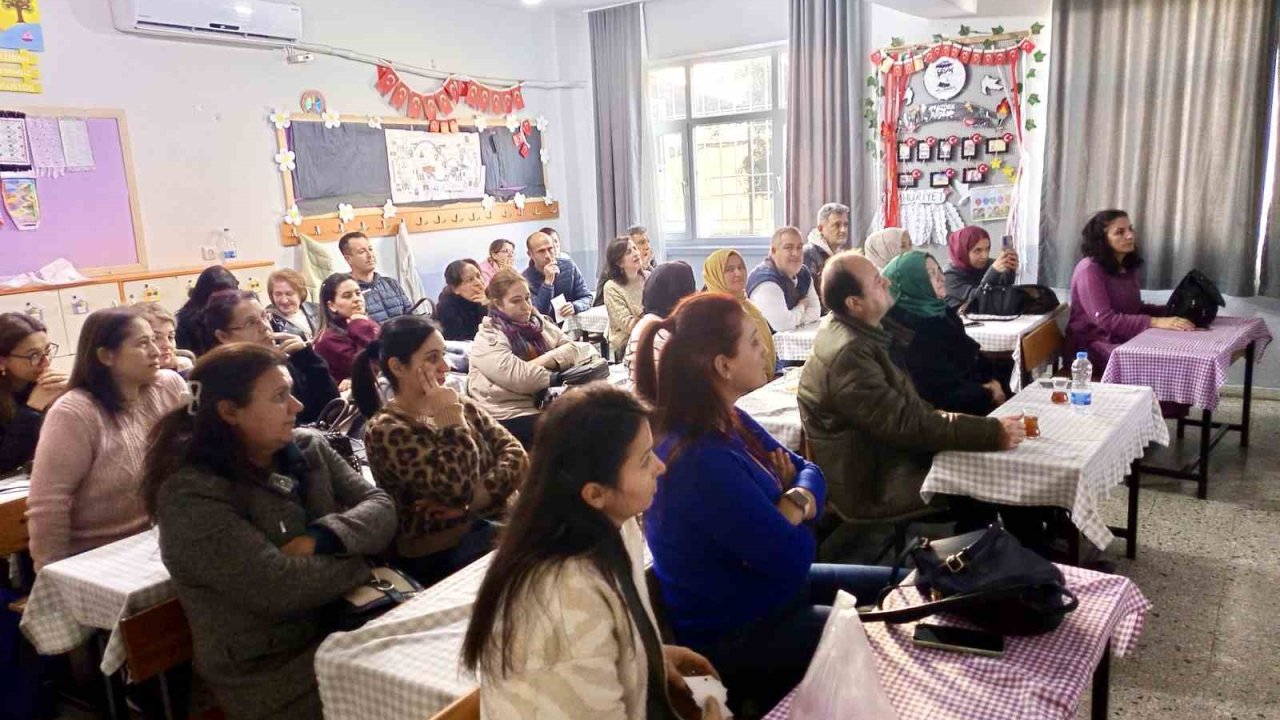 Bozyazı’da öğretmenlere ’çocuklarda vücut sağlığı ve doğru postür’ eğitimi verildi