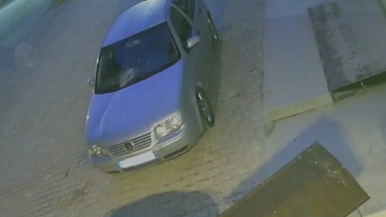 Buldan’da ağaçlar devrildi, bacalar uçtu