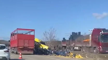 Burdur’da limon yükü tır şarampole devrildi