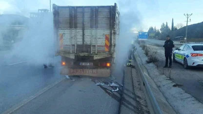 Burdur’da seyir halindeki kamyonette yangın