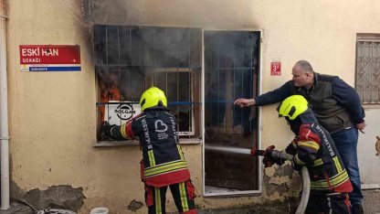 Burhaniye de baharatçı dükkanı yandı