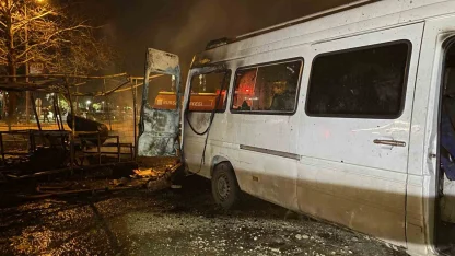 Bursa korkutan yangın: Baraka ve minibüs alev topuna döndü