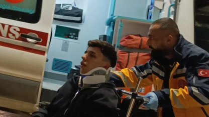 Bursa’da direksiyon hakimiyetini kaybeden sürücü direğe çarptı