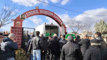 Bursa’da feci kazada hayatını kaybeden 2 genç kız son yolculuğuna uğurlandı