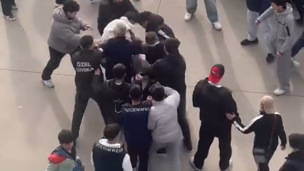 Bursa’da gençler birbirine girdi