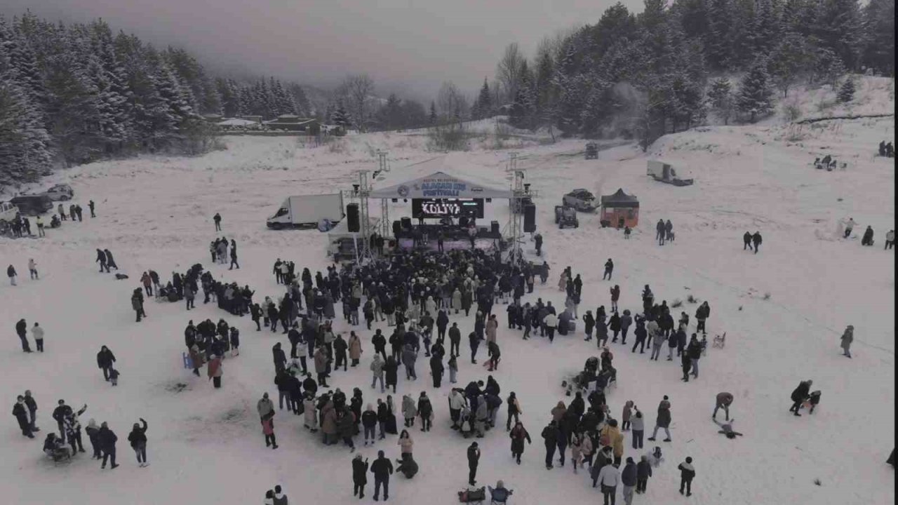 Bursa’da Kış Festivali’ne yoğun katılım trafiği felç etti