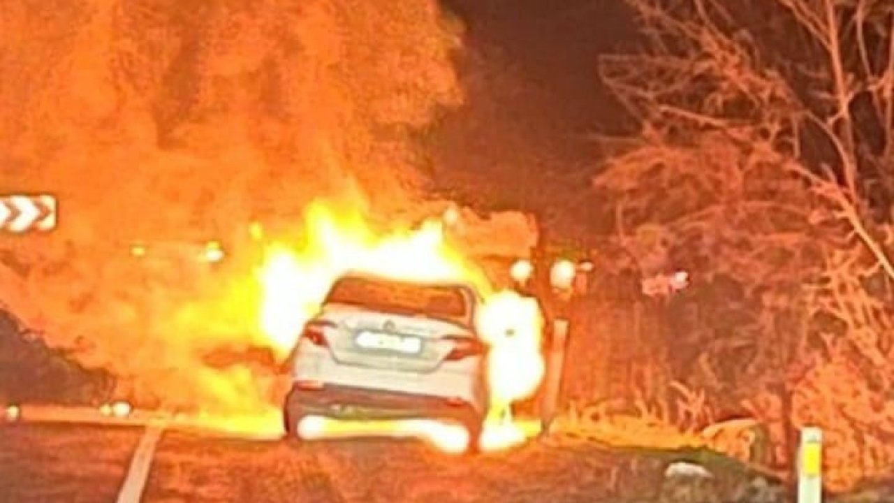 Bursa’da seyir halindeki otomobil alev alev yandı