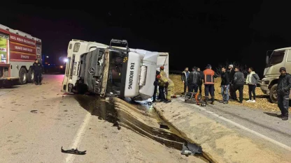 Bursa’da talaş yüklü tır devrildi: Araçta sıkışan genç sürücü hayatını kaybetti