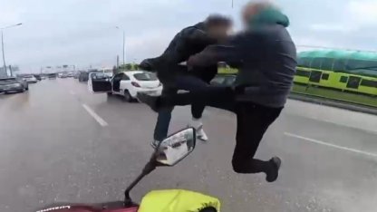 Bursa’da trafikte uçan tekmeli kavga