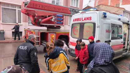 Bursa’da yangında can pazarı...Çocuklar tahliye edildi, kediler kurtarıldı