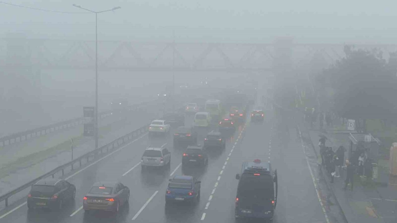 Büyükçekmece’de aniden bastıran sis nedeniyle görüş mesafesi düştü