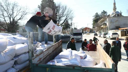 Büyükşehir’den 2025 yılında hayvancılığa 503 bin 625 kg yem desteği