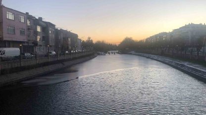 Buz tutan Porsuk Çayı ortaya kartpostallık görüntüler çıkardı